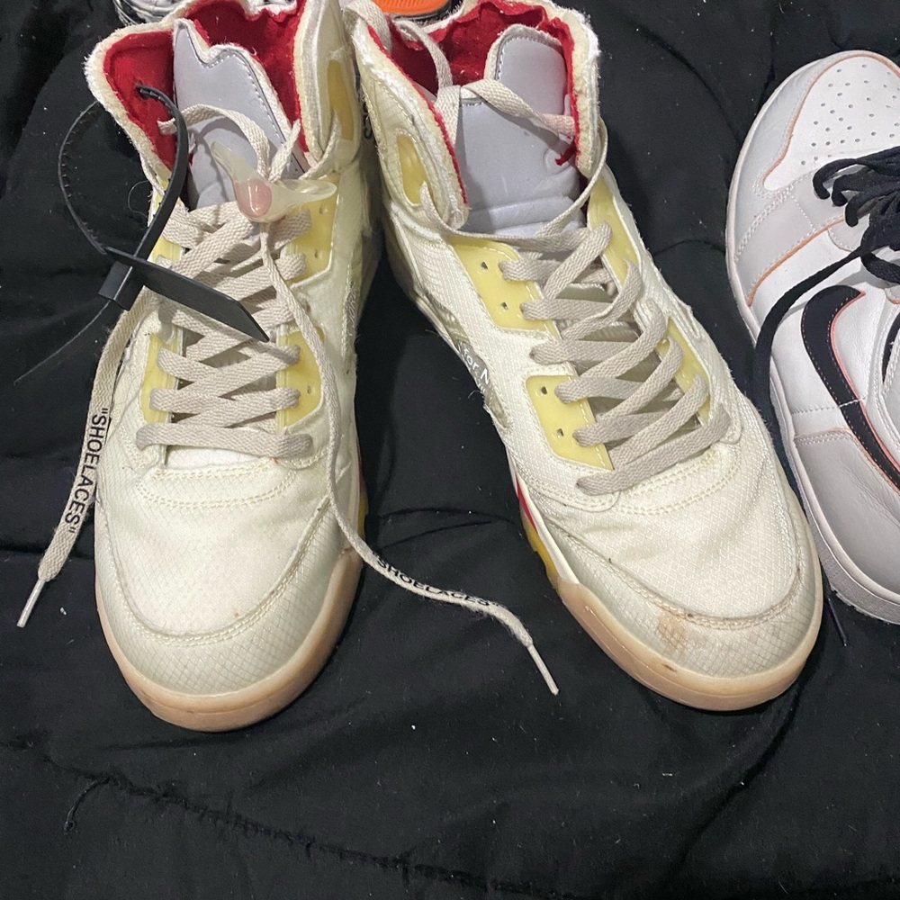 Jordan V off white UA